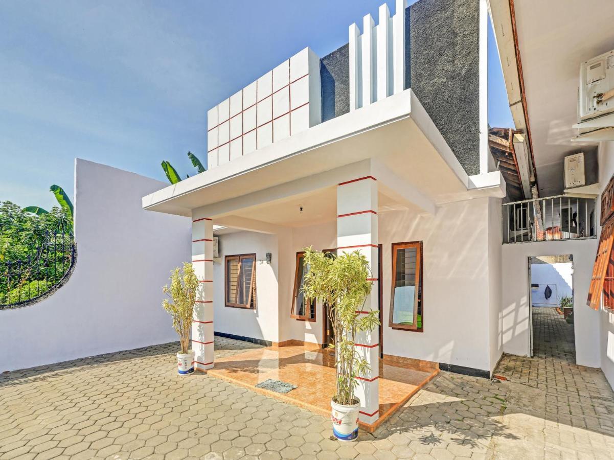 Oyo 90344 Wijayanti Hotel Banyuwangi  Ngoại thất bức ảnh