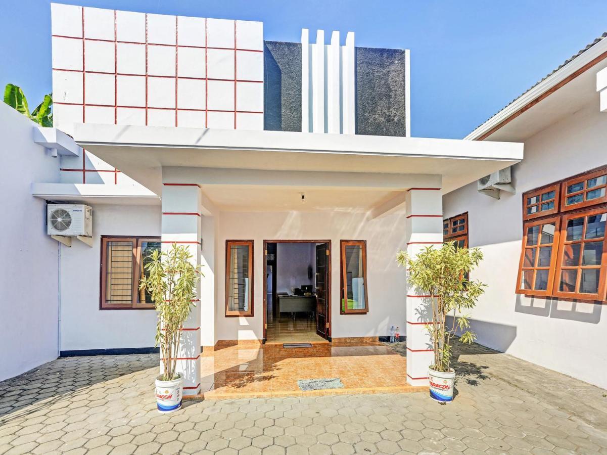 Oyo 90344 Wijayanti Hotel Banyuwangi  Ngoại thất bức ảnh