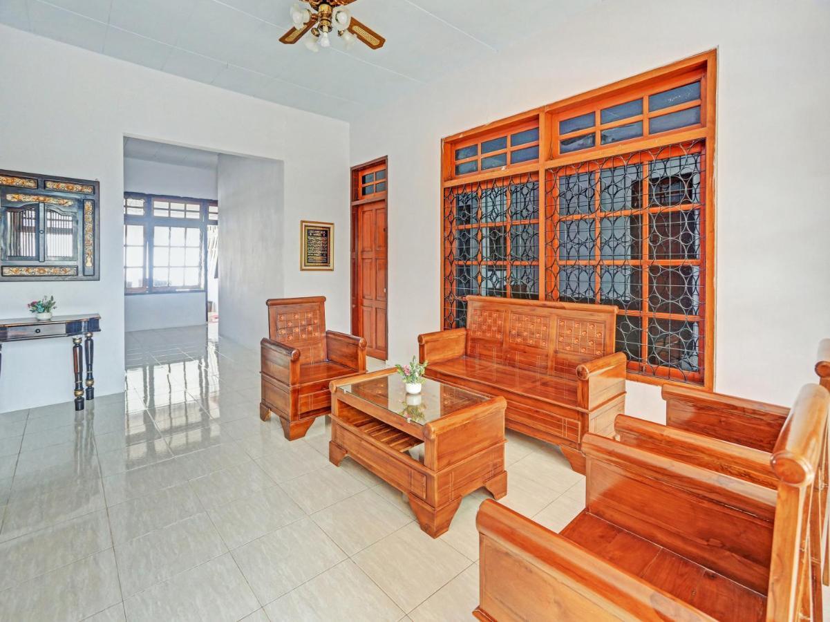 Oyo 90344 Wijayanti Hotel Banyuwangi  Ngoại thất bức ảnh