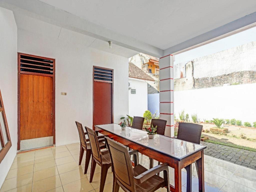 Oyo 90344 Wijayanti Hotel Banyuwangi  Ngoại thất bức ảnh