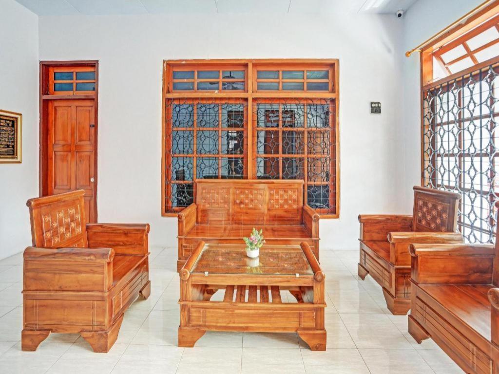 Oyo 90344 Wijayanti Hotel Banyuwangi  Ngoại thất bức ảnh